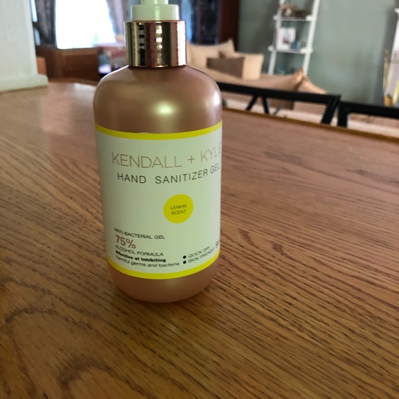 Kendall & Kylie set of 3 skincare bundle Must bundle - Picture 7 of 16